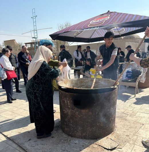 Adding washed-wheat water to sumulak.