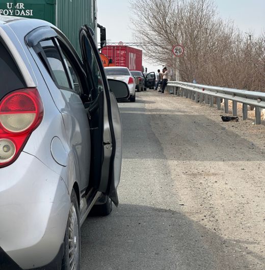 Waiting for our turn to cross the Amu Darya bridge.