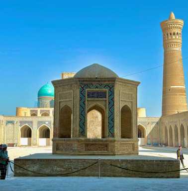 Courtyard of Kalon Mosque.