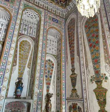 Elaborate decorations at Sitorai Mokhi-Khosa Palace.