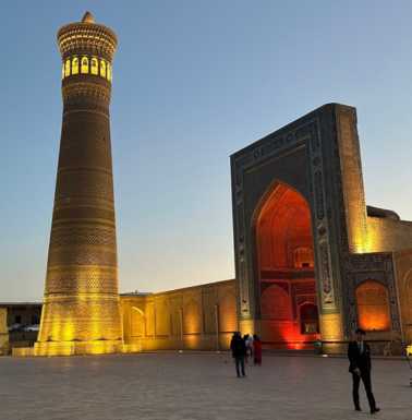 Kalyan minaret (the Tower of Death) and Kalon Mosque.