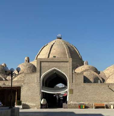 Trading dome with subsidiary domes that aid air circulation.